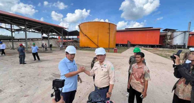 Tim Deputi Bidang Pengembangan Usaha Kemenkop RI bersama Lembaga Pengelola Dana Bergulir (LPDB) melakukan kunjungan kerja selama tiga hari (20–22 Mei 2026) di Muba. Salah satunya ke KUD Sejahtera. Kehadiran tim kementerian disambut hangat dan didampingi langsung Kepala Dinas Koperasi UKM Muba, Zulkarnain, SP dan Ketua Umum KUD Sejahtera, Drs. Thamrin, MSi. Foto: Kominfo Muba.