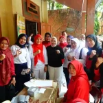 Ketua Badan Kerjasama Organisasi Wanita (BKOW) Provinsi Sumatera Selatan (Sumsel), Hj. Lidyawati Cik Ujang saat berada di SMAN 10 Palembang. Foto: Humas Pemprov Sumsel.