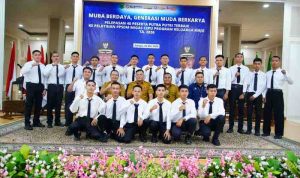 Bupati Muba, HM Toha bersama para siswa yang diberangkatkan ke PPSDM Migas Cepu. Kegiatan bertempat di Guest House Griya Bumi Serasan Sekate, Senin (4/5/2026). Foto: Kominfo Muba.