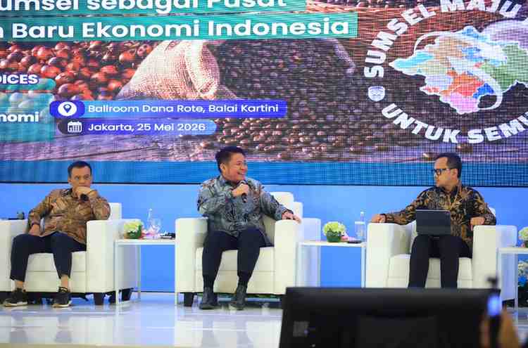 Gubernur Sumatera Selatan Dr. H. Herman Deru menjadi satu-satunya gubernur dari wilayah Sumatera yang dipercaya tampil sebagai pembicara dalam Konferensi Nasional Pengembangan Ekonomi Daerah (KNPED) 2026 yang diselenggarakan Otoritas Jasa Keuangan di Ballroom Dana Rote, Balai Kartini, Jakarta, Senin (25/5/2026) pagi. Foto: Humas Pemprov Sumsel.