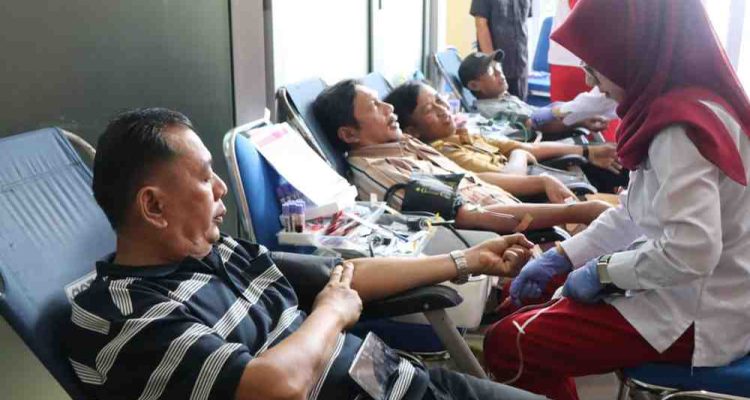 Kegiatan donor darah sekaligus penandatanganan nota kesepahaman (MoU) antara PMI Kota Palembang dan Kecamatan Seberang Ulu (SU) II dalam rangka menyambut Hari Jadi Kota Palembang ke-1343 Tahun 2026. Foto: Kominfo Palembang.