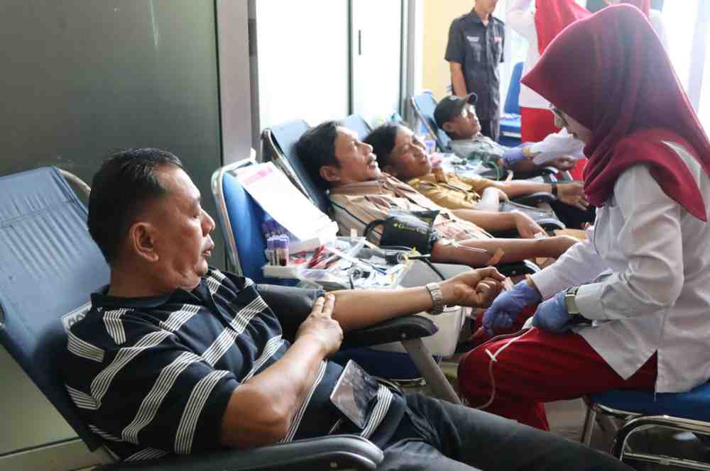 Kegiatan donor darah sekaligus penandatanganan nota kesepahaman (MoU) antara PMI Kota Palembang dan Kecamatan Seberang Ulu (SU) II dalam rangka menyambut Hari Jadi Kota Palembang ke-1343 Tahun 2026. Foto: Kominfo Palembang.
