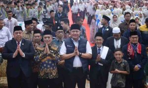 ponpes2 Gubernur Sumatera Selatan (Sumsel) Dr. H. Herman Deru menghadiri Haflah Milad ke-76 dan Wisuda Kelas Pondok Pesantren Raudhatul Ulum Sakatiga Tahun Ajaran 2025/2026 yang digelar di Gedung Olahraga dan Serbaguna Kampus A Pondok Pesantren Raudhatul Ulum Salatiga Indralaya, Kamis (21/5/2026). Foto: Humas Pemprov Sumsel.