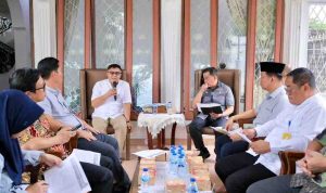 Sekda Palembang, Aprizal Hasyim memimpin rapat pemantapan bersama tim satuan tugas gabungan lintas Organisasi Perangkat Daerah (OPD), Jumat (8/5/2026), Foto: Kominfo Palembang.