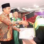 Wabup Muba, Rohman saat hadir di Wisuda ke-II Program Studi S1 Ekonomi Syariah Sekolah Tinggi Ekonomi Islam (STEI) Sekayu yang digelar di Auditorium Pemkab Musi Banyuasin, Kamis (14/5/2026). Foto: Kominfo Muba.