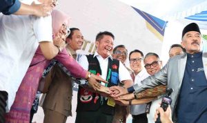Gebrakan besar diluncurkan untuk mengentaskan rumah tak layak huni di Sumatera Selatan. Gubernur Sumsel H. Herman Deru bersama Walikota Palembang Ratu Dewa resmi melaunching GEBRAK RUTILAHU (Gerakan Bersama Perbaikan Rumah Tidak Layak Huni) Provinsi Sumsel Tahun 2026, Selasa (5/4/2026). Foto: KOminfo Palembang.