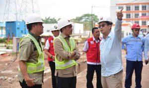 sampah1 (2) Wali Kota Palembang, Ratu Dewa ketika mendampingi Wakil Ketua Ombudsman RI beserta jajaran, termasuk Ketua Ombudsman Sumatera Selatan saat meninjau langsung lokasi proyek peabnrik pengolahan sampah menjadi energi listrik di Jalan Mayor Jenderal Satibi Darwis, Kamis (21/5/2026). Foto: Kominfo Palembang.