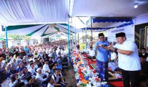 Gubernur Sumatera Selatan (Sumsel) Dr. H. Herman Deru menghadiri Pengajian Akbar Hari Lahir (Harlah) ke-40 Pondok Pesantren Al Istiqomah yang dirangkaikan dengan Halal Bihalal masyarakat Desa Sumber Harjo di halaman Ponpes Al Istiqomah, Kecamatan Buay Madang Timur, Kabupaten Ogan Komering Ulu (OKU) Timur, Senin (11/05/2026) siang. Foto: Humas Pemprov Sumsel.