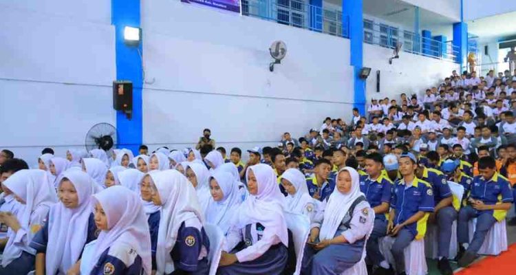 Para siswa SMK saat pembukaan Lomba Kompetensi Siswa (LKS) Sekolah Menengah Kejuruan (SMK) Tingkat Provinsi Sumatera Selatan Tahun 2026 di SMK Negeri 2 Palembang, Selasa (19/5/2026). Foto: Humas Pem,prov Sumsel.