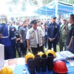 Gubernur Sumatera Selatan, Dr. H. Herman Deru memimpin apel ikrar bersama dan launching Tata Kelola Sumur Minyak Masyarakat sesuai Peraturan Menteri ESDM Nomor 14 Tahun 2025 di lapangan sepakbola Polsek Keluang, Kabupaten Musi Banyuasin (Muba), Rabu (13/5/2026). Foto: Humas Pemprov Sumsel.