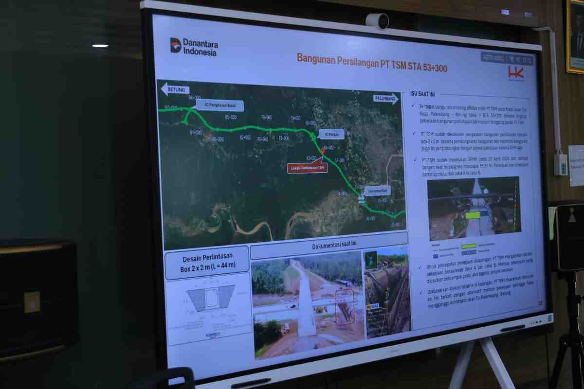 Peta rencana integrasi pembangunan Tol Kapal Betung dengan Proyek Strategis Tanjung Carat dalam rapat penyelarasan yang digelar di Gedung HK Tower, Jakarta, Kamis (21/05/2026). Foto: Humas Pemprov Sumsel.