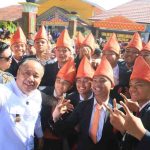 Wakil Gubernur Sumatera Selatan (Sumsel), Cik Ujang bersama para siswa saat melakukan silaturahmi dengan jajaran SMA Negeri 1 Lubuklinggau di aula sekolah tersebut, Jumat (8/5/2026). Foto: Humas Pemprov Sumsel.