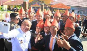 Wakil Gubernur Sumatera Selatan (Sumsel), Cik Ujang bersama para siswa saat melakukan silaturahmi dengan jajaran SMA Negeri 1 Lubuklinggau di aula sekolah tersebut, Jumat (8/5/2026). Foto: Humas Pemprov Sumsel.
