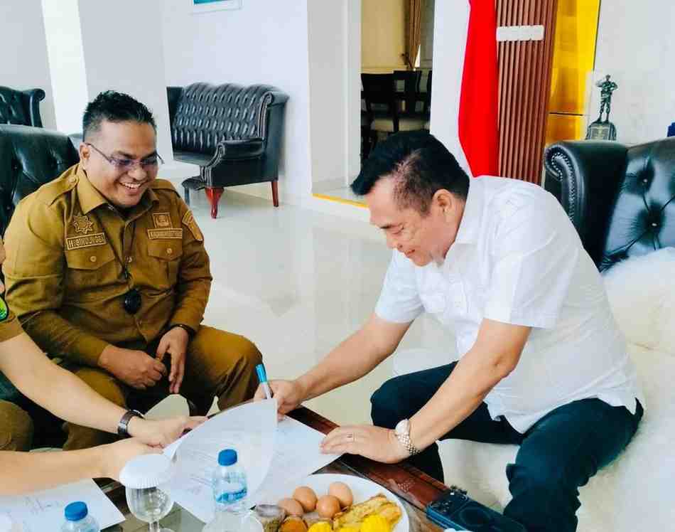 Bupati Muba, HM Toha Tohet secara resmi mengeluarkan instruksi yang mewajibkan seluruh perusahaan di sektor Perkebunan, Pertambangan, serta Minyak dan Gas Bumi (Migas) untuk melakukan akselerasi peningkatan kompetensi dan sertifikasi bagi para pekerjanya. Foto: Kominfo Muba.