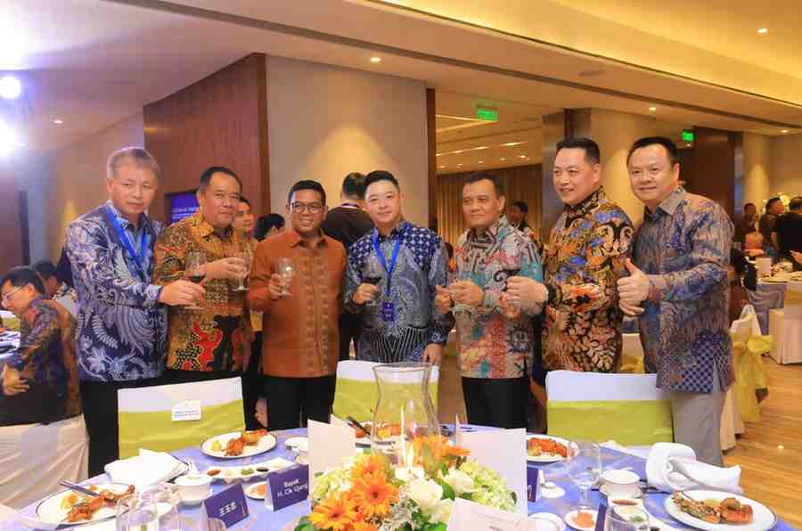 Wakil Gubernur Sumatera Selatan (Sumsel) H. Cik Ujang memanfaatkan forum Pertukaran Tokoh Politik dan Bisnis Tiongkok–Indonesia, Program DBA Angkatan XII CKGBSP, untuk mempromosikan berbagai potensi investasi yang dimiliki Sumsel kepada para pengusaha asal Tiongkok. Foto: Humas Pemprov Sumsel.