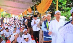 wagub Wagub Sumsel,. Cik Ujang saat menghadiri Haul Akbar KH Ali Umar Thoyib di Kompleks Griya Asri Sungai Buah, Palembang, Minggu (17/5/2026). Foto: Humas Pemprov Sumsel.