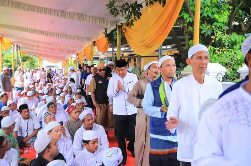 Wagub Sumsel,. Cik Ujang saat menghadiri Haul Akbar KH Ali Umar Thoyib di Kompleks Griya Asri Sungai Buah, Palembang, Minggu (17/5/2026). Foto: Humas Pemprov Sumsel.