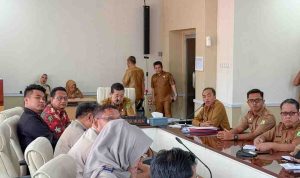Sekda Muba Drs Syafaruddin, MSi saat memimpin rapat rencana penertiban HGU dan Amdal perusahaan. Foto: Kominfo Muba.