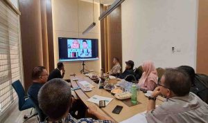 Pertemuan Era Baru yang berlangsung secara luring dan daring di Law Firm Bambang Associates Palembang, Kamis (11/6/2026), yang dihadiri sejumlah akademisi, praktisi, tokoh masyarakat, pegiat lingkungan, serta insan media. Foto: IST/Era Baru.