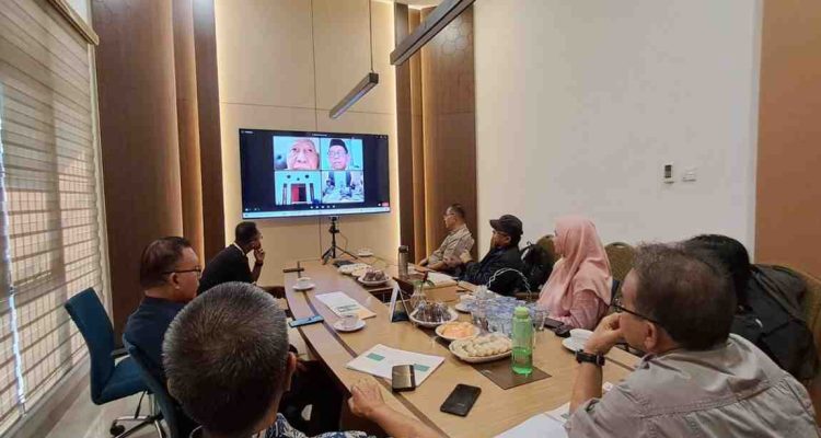 Pertemuan Era Baru yang berlangsung secara luring dan daring di Law Firm Bambang Associates Palembang, Kamis (11/6/2026), yang dihadiri sejumlah akademisi, praktisi, tokoh masyarakat, pegiat lingkungan, serta insan media. Foto: IST/Era Baru.