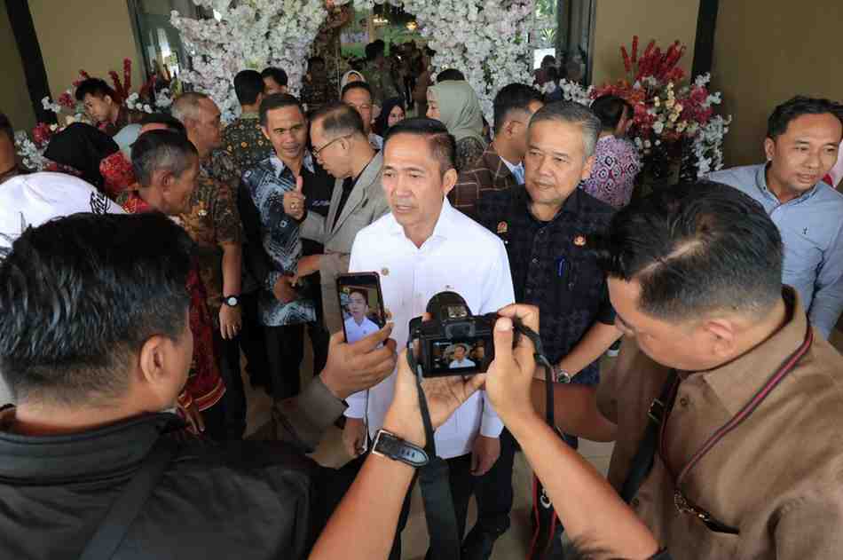 Wali Kota Palembang, Ratu Dewa, membuka Sosialisasi Bimbingan Teknis (Bimtek) dan Advokasi dalam rangka mendorong pembentukan Satuan Tugas (Satgas) Perlindungan Pendidik dan Tenaga Kependidikan, yang digelar di Gedung Graha Serbaguna, Kamis (11/6/2026). Foto: Kominfo Palembang.
