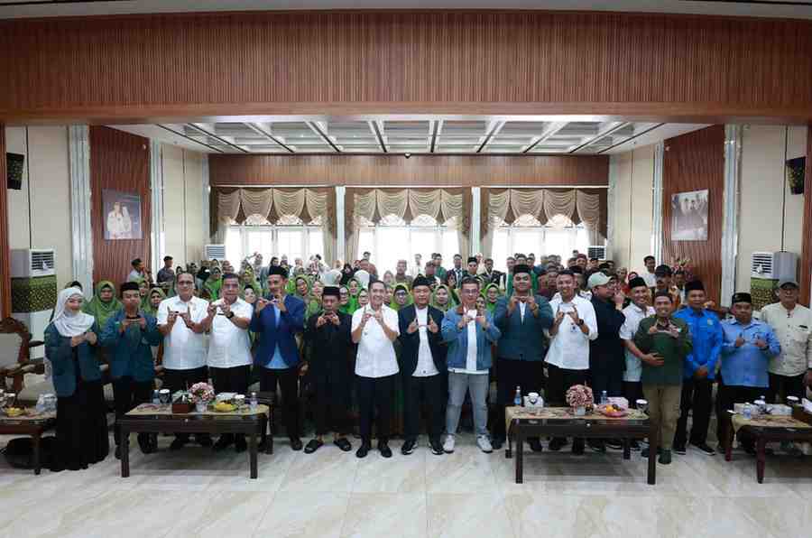 Walikota Palembang, H Ratu Dewa saat membuka Seminar Nasional bertajuk “Meneladani Sejarah NU Kota Palembang Untuk Memperkuat Identitas Aswaja Gen Z” pada Rabu (24/6/2026) di rumah dinas Walikota Palembang. Foto: Kominfo Palembang.