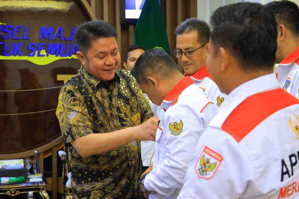 Gubernur Sumatera Selatan (Sumsel) Dr. H. Herman Deru menerima audiensi Asosiasi Pemerintahan Desa Seluruh Indonesia (APDESI) Merah Putih Sumsel di ruang tamu Gubernur Sumsel, Kamis (18/6/2026). Foto: Humas Pemprov Sumsel.