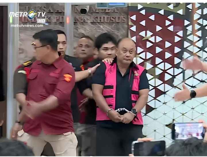 Dadan Hidayana. mantan Ketua BGN yang digiring ke sel tahanan Kejagung, Jakarta, Rabu (3/6/2026). Foto: IG MetroTV