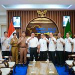 Gubernur Sumatera Selatan (Sumsel) Dr. H. Herman Deru menerima audiensi jajaran BPJS Ketenagakerjaan Kantor Wilayah Sumatera Bagian Selatan (Sumbagsel), dalam rangka silaturahmi sekaligus pamit tugas Kepala Kantor Wilayah BPJS Ketenagakerjaan Sumbagsel, Muhyidin di Ruang Tamu Gubernur Sumsel, Senin (8/6/2026). Foto: Humas Pemprov Sumsel.