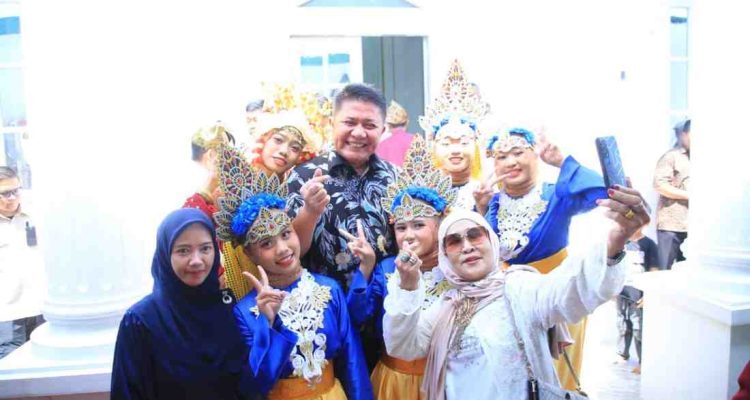 Gubernur Sumatera Selatan, Dr. H. Herman Deru menghadiri Silaturahmi Petanggan (asal Komering Betung) di Belitang Mulia, Kabupaten OKU Timur, Minggu (31/5/2026). Foto: Humas Pemprov Sumsel.