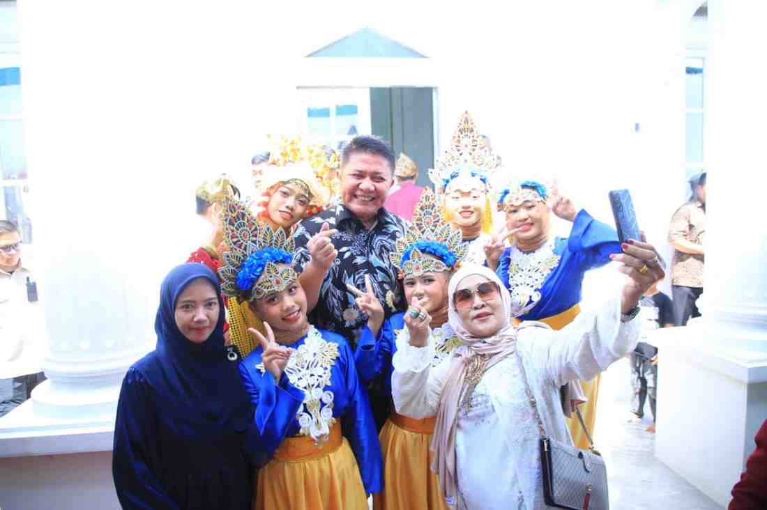 Gubernur Sumatera Selatan, Dr. H. Herman Deru menghadiri Silaturahmi Petanggan (asal Komering Betung) di Belitang Mulia, Kabupaten OKU Timur, Minggu (31/5/2026). Foto: Humas Pemprov Sumsel.