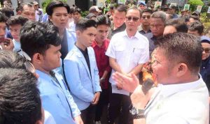 Gubernur Sumsel, Herman Deru menemui langsung peserta akdi mahasiswa UIN Raden Fatah, Kamis (4/6/2026). Foto: Humas Pemprov Sumsel.