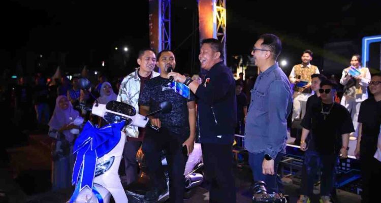 Gubernur Sumatera Selatan (Sumsel) Dr. H. Herman Deru saat menghadiri Closing Ceremony Gemilang Raya X Digital Kito Galo (DKG) 7th yang diselenggarakan Bank Indonesia Provinsi Sumsel di Plaza Benteng Kuto Besak (BKB), Palembang, Minggu (28/6/2026). Foto: Humas Pemprov Sumsel.