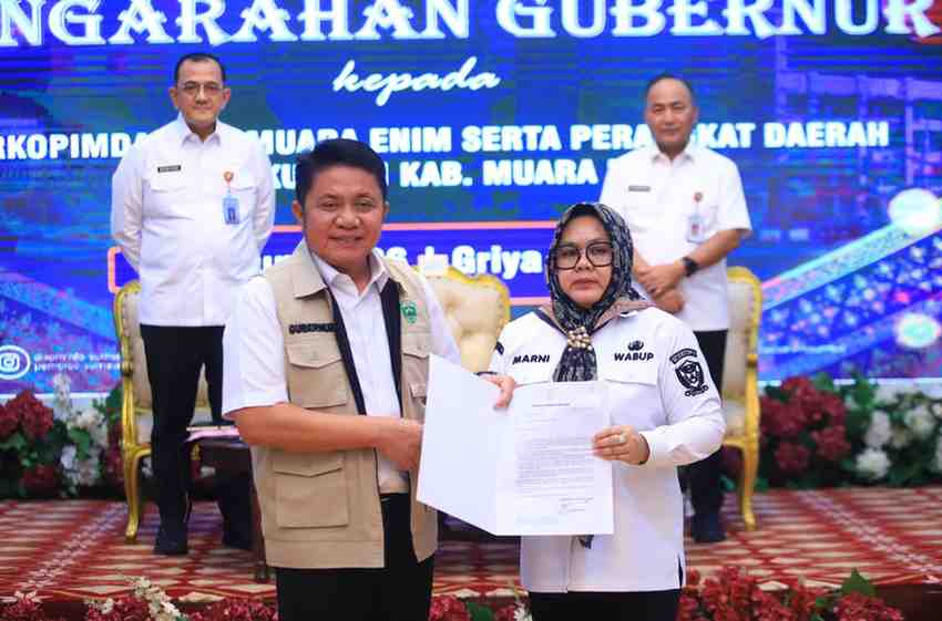 Gubernur Sumatera Selatan (Sumsel) Dr. H. Herman Deru memastikan roda pemerintahan dan pembangunan di Kabupaten Muaraenim tetap berjalan dengan baik, setelah menunjuk Wakil Bupati Muaraenim, Sumarni sebagai Pelaksana Tugas (Plt) bupati, Rabu (10/6/2026). Foto: Humas Pemprov Sumsel.