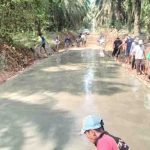 Pemerintah Kecamatan Babat Supat bersama masyarakat dan pihak swasta melakukan perbaikan jalan penghubung Desa Gajah Muda dan Desa Tanjung Kerang yang juga menjadi akses strategis penghubung Kecamatan Babat Supat dengan Kecamatan Lais, Jumat (5/6/2026). Foto: Kominfo Muba.