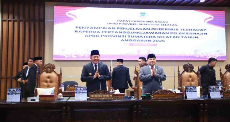 Gubernur Sumsel, Herman Deru saat menghadiri Rapat Paripurna XXXVII DPRD Provinsi Sumatera Selatan di Ruang Rapat Paripurna DPRD Provinsi Sumsel, Senin (22/6/2026) pagi. Foto: Humas Pemprov Sumsel.
