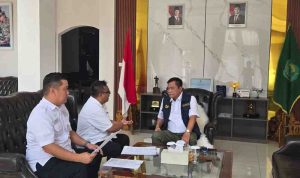 Bupati Muba, HM Toha melepas Dinas Tenaga Kerja dan Transmigrasi (Disnakertrans) Muba segera menggelar roadshow strategis ke SKK Migas dan seluruh perusahaan Kontraktor Kontrak Kerja Sama (KKKS) yang beroperasi di Bumi Serasan Sekate. Foto: Kominfo Muba.