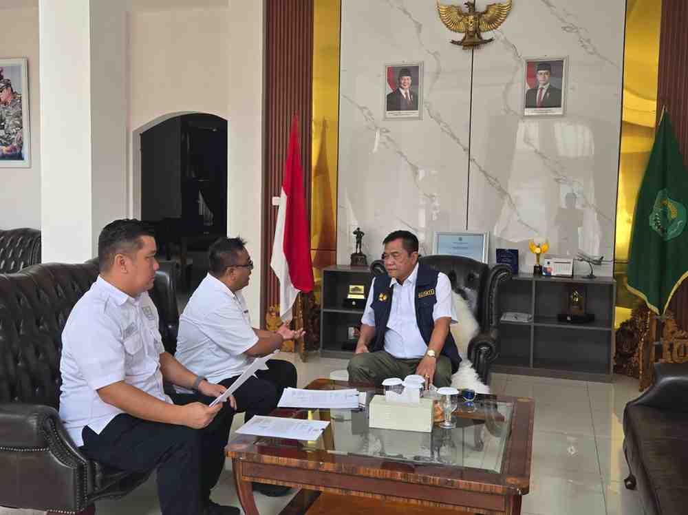 Bupati Muba, HM Toha melepas Dinas Tenaga Kerja dan Transmigrasi (Disnakertrans) Muba segera menggelar roadshow strategis ke SKK Migas dan seluruh perusahaan Kontraktor Kontrak Kerja Sama (KKKS) yang beroperasi di Bumi Serasan Sekate. Foto: Kominfo Muba.
