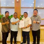 Kepala Disnakertrans Muba, Herryandi Sinulingga, AP menggelar pertemuan langsung dengan Manager Field Relation & Community Enhancement SSR Medco Energi, Hirmawan Eko Prabowo. Pertemuan ini merupakan bagian dari menjalankan Amanah Bupati Muba berdasarkan Surat Tugas Nomor: 094/519/1/ST/2026. Foto: Kominfo Muba.