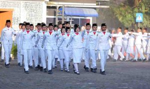 Pasukan pengibar bendera saat upacara hari lahir Pancasila, Senin (1/6/2026). Foto: Kominfo Palembang.