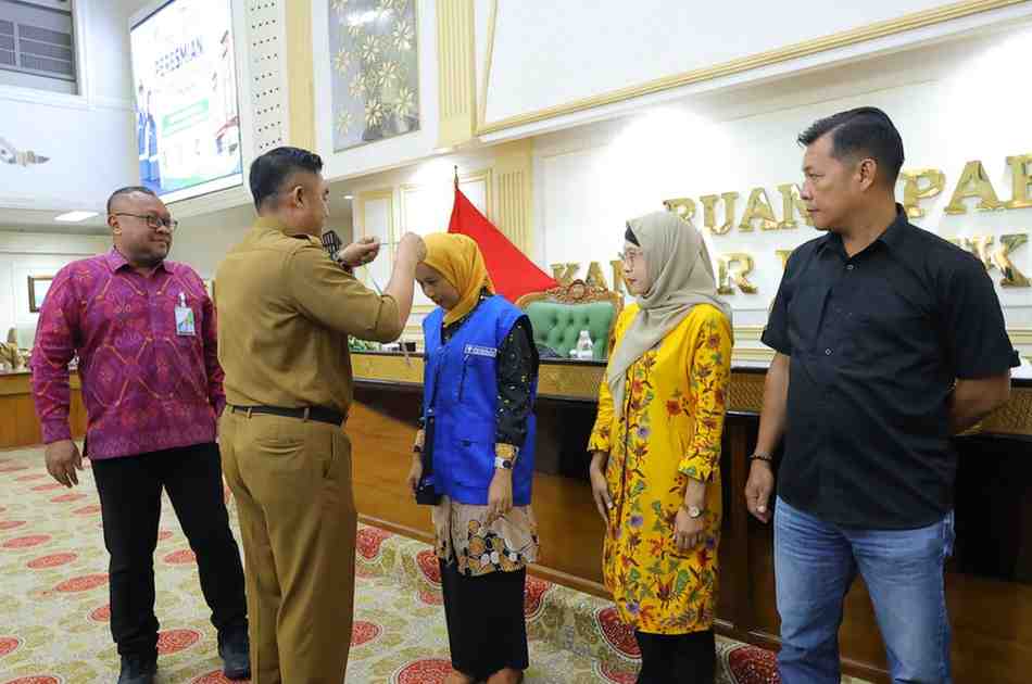 Sekretaris Daerah (Sekda) Kota Palembang, Aprizal Hasyim secara resmi mengukuhkan 36 Agen Penggerak Jaminan Sosial Ketenagakerjaan Kota Palembang, Selasa (23/6/2026). Foto: Kominfo Palembang.