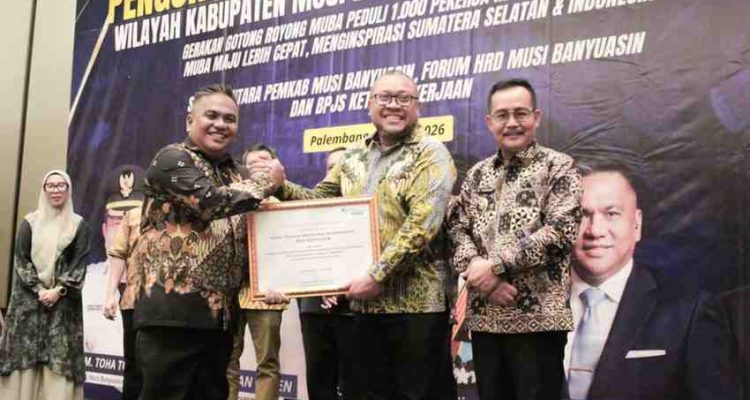 Apresiasi tinggi ini datang langsung dari Kepala BPJS Ketenagakerjaan Wilayah Sumbagsel, Kuncoro Budi Winarno kepada Disnakertrans Muba. Ia memuji sinergi apik yang terjalin antara Pemkab Muba, Forum HRD, dan dunia usaha dalam memperluas cakupan perlindungan bagi pekerja rentan. Foto: Kominfo Muba.