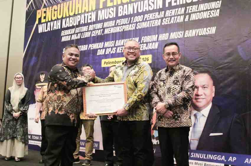 Apresiasi tinggi ini datang langsung dari Kepala BPJS Ketenagakerjaan Wilayah Sumbagsel, Kuncoro Budi Winarno kepada Disnakertrans Muba. Ia memuji sinergi apik yang terjalin antara Pemkab Muba, Forum HRD, dan dunia usaha dalam memperluas cakupan perlindungan bagi pekerja rentan. Foto: Kominfo Muba.