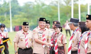 Wakil Gubernur Sumatera Selatan (Sumsel) H. Cik Ujang saat usai membuka Jambore Daerah (Jamda) IX Gerakan Pramuka Sumsel Tahun 2026 yang diselenggarakan Kwartir Daerah (Kwarda) Gerakan Pramuka Sumsel di lapangan Utama Bumi Perkemahan Gandus, Palembang, Kamis (18/6/2026). Foto: Humas Pemprov Sumsel.