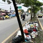 Salah satu tumpukan sampah yang berada di markah jalan di Palembang. Foto: IST /Detiksumbagsel