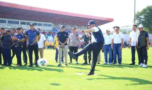 Gubernur Sumsel, Herman Deru membuka secara resmi Turnamen Sepak Bola U-15 Piala Gubernur Sumsel Tahun 2026 di Stadion Bumi Sriwijaya Palembang, Kamis (25/6/2026) sore. Foto: Humas Pemprov Sumsel.