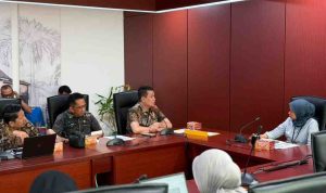 skema Sekda Muba Drs Syafaruddin, MSi didampingi Kepala Bappeda Dr Mursalin, SE, MM mengikuti Rapat Koordinasi Terkait Kondisi Fiskal Kabupaten Musi Banyuasin dan Upaya Penanganan Permasalahan Fiskal Daerah, Khususnya Dampak Penurunan Dana Bagi Hasil (DBH) Terhadap Pelaksanaan Pembangunan dan Pemenuhan Belanja Prioritas Daerah di Direktorat Pemerintahan, Keuangan Daerah dan Transfer ke Daerah Kementerian PPN/Bappenas RI, Jakarta, Selasa (2/6/2026). Foto: Kominfo Muba.