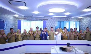 stra1 Asisten II Setda Kota Palembang, Isnaini Madani bersama pihak BPJS Palembang meliris tentang inflasi, Selasa (2/6/2026). Foto: Komifo Palembang.