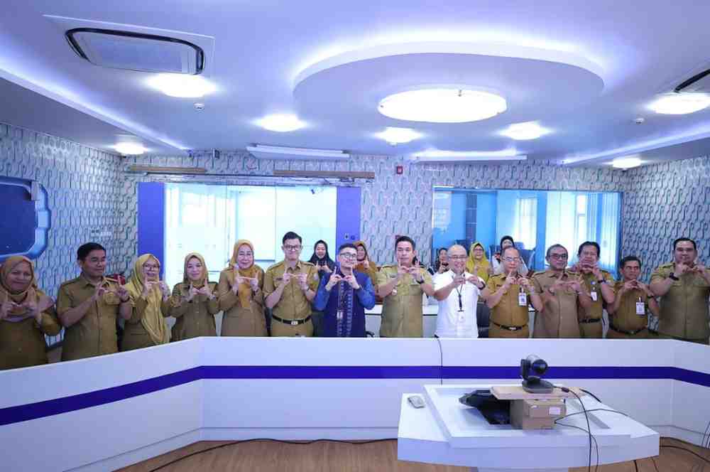 Asisten II Setda Kota Palembang, Isnaini Madani bersama pihak BPJS Palembang meliris tentang inflasi, Selasa (2/6/2026). Foto: Komifo Palembang.