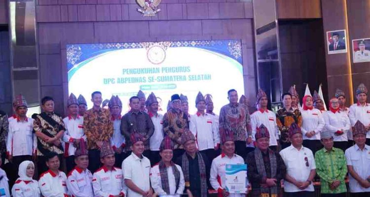 Bupati Musi Banyuasin (Muba), HM Toha Tohet, SH beserta Bupati dan Walikota se-Sumsel menghadiri langsung kegiatan optimalisasi Jaksa Garda Desa (Jaga Desa) dalam Mendukung Program Prioritas Nasional, sekaligus pengukuhan pengurus DPC Asosiasi Badan Permusyawaratan Desa Nasional (Abpednas) se-Sumatera Selatan masa bakti 2026–2031 di Inderalaya, Sabtu (27/6/2026). Foto: Kominfo Muba.